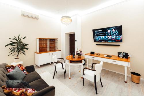 TV a/nebo společenská místnost v ubytování Hotel Baltaci Atrium