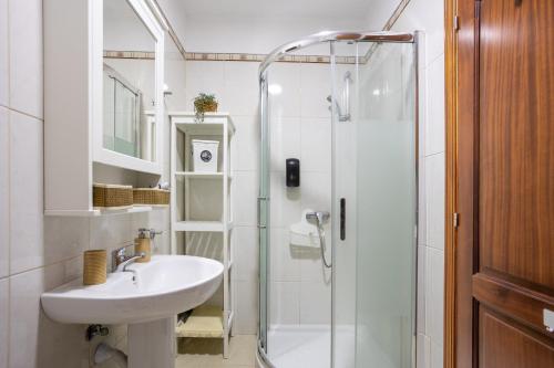 Ένα μπάνιο στο Home2Book Peaceful Getaway in Bajamar