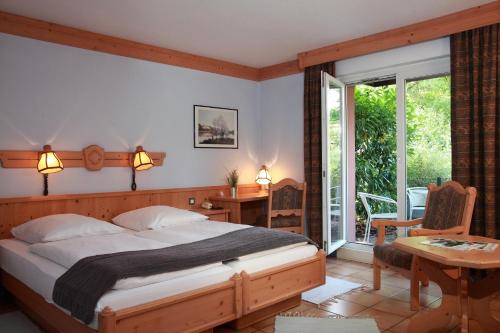 A bed or beds in a room at Les Portes de la Vallee