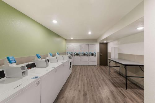 Foto dalla galleria di WoodSpring Suites Dayton North a Dayton