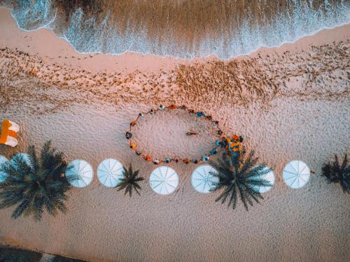 a peace sign on a beach with palm trees at Hotel Odjo d'água in Santa Maria