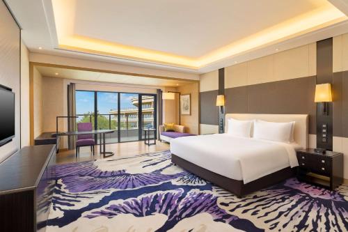 Postel nebo postele na pokoji v ubytování Radisson Blu Hotel Wuhan ETD Zone