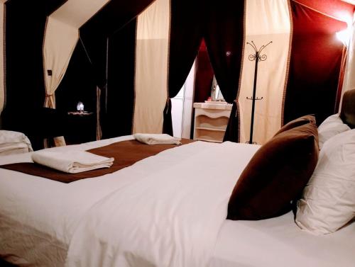 Ένα ή περισσότερα κρεβάτια σε δωμάτιο στο Magic Luxury Camp