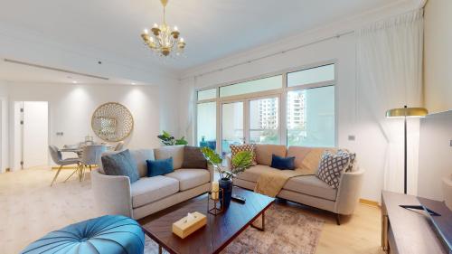 Elegant 2 BR Apartment with Beach Access