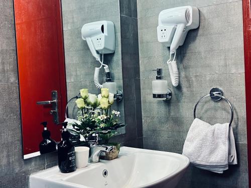Bathroom sa Africa Mbweni Apartment