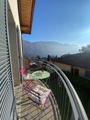 Bellagio Lake Flat - Lake view & balcony, near the center photo 3