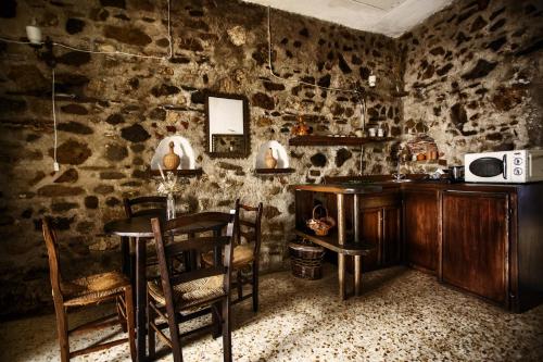Η κουζίνα ή μικρή κουζίνα στο B&B La Voce del Fiume Dimora storica di Charme