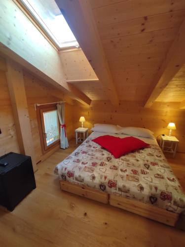 a bedroom with a bed in a log cabin at Agriturismo La Soglia Del Parco in Ranica