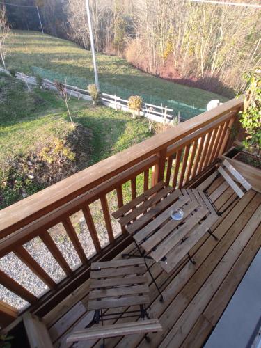 a wooden bench sitting on top of a deck at Agriturismo La Soglia Del Parco in Ranica