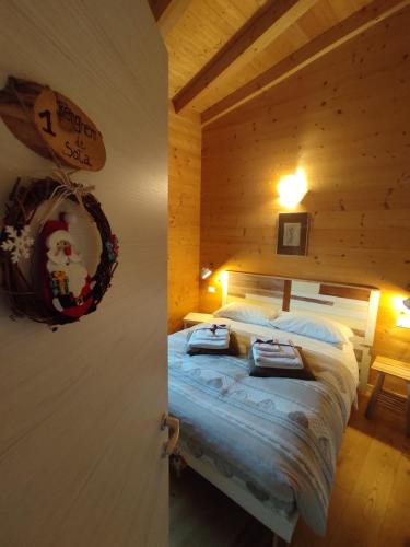a bedroom with a bed in a wooden cabin at Agriturismo La Soglia Del Parco in Ranica