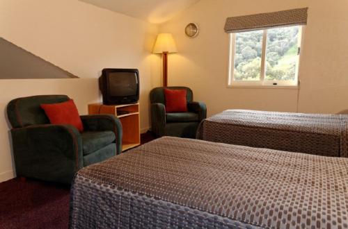 Ein Bett oder Betten in einem Zimmer der Unterkunft Squatters Run Apartments