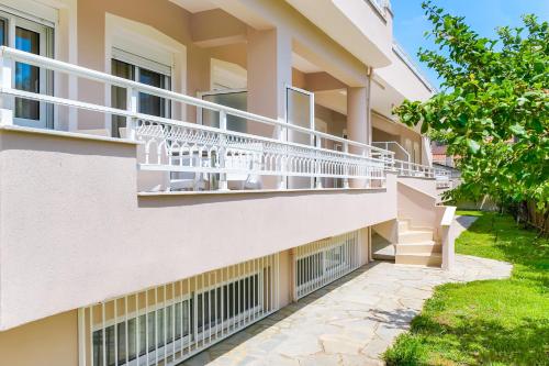 Gallery image of Elena Apartments in Chrysi Ammoudia