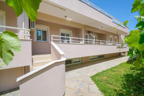 Gallery image of Elena Apartments in Chrysi Ammoudia