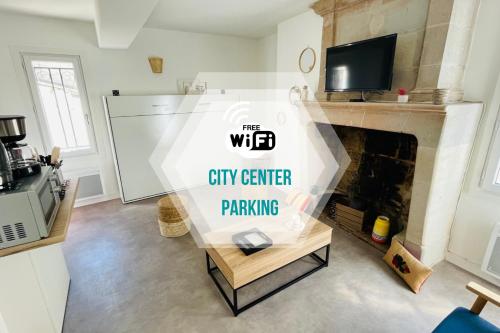 a city center parking sign in a living room with a fireplace at Nouveau - AuPetitSaumur in Saumur