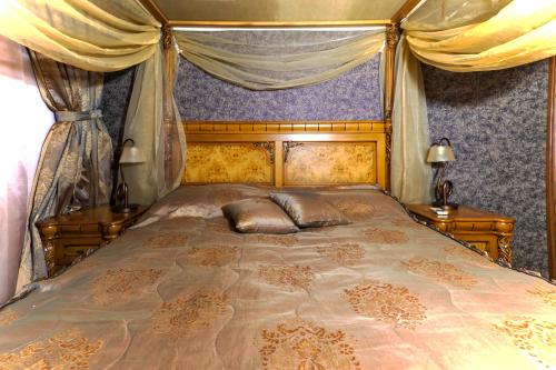 A bed or beds in a room at Villa Rogachevi