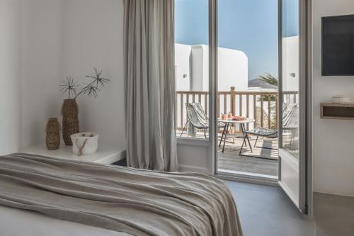 Ένα ή περισσότερα κρεβάτια σε δωμάτιο στο A Hotel Mykonos