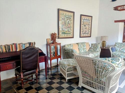 a living room with a piano and chairs at Casa Yoly Hostel Granada in Granada