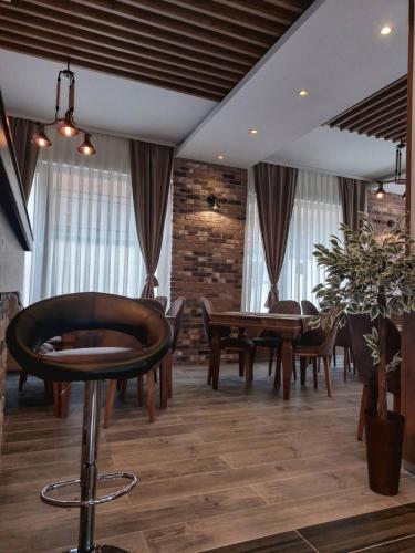 a dining room with a table and chairs at Eleon Motel in Brezovicë