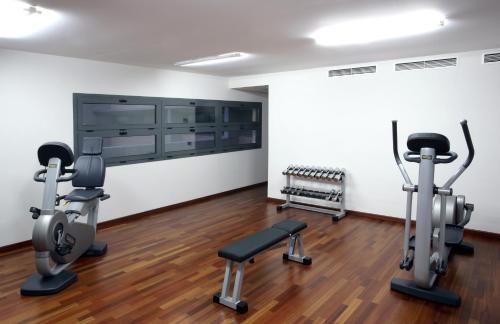 a gym with treadmills and exercise equipment in a room at Hotel Europa in Utebo