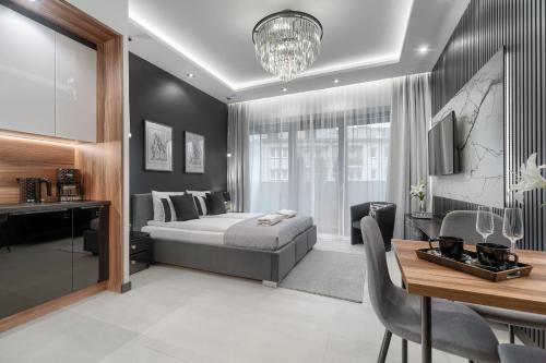 Posteľ alebo postele v izbe v ubytovaní MARGI Tokyo LUX STUDIO BALCONY POOL SAUNA