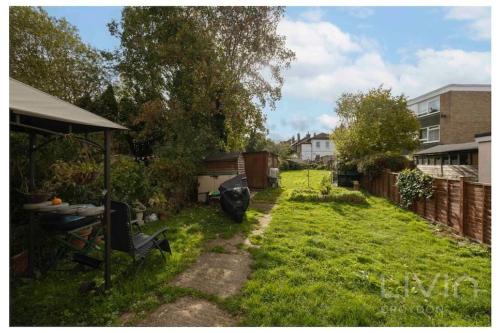 A garden outside Lovely 1 Bedroom Apartment