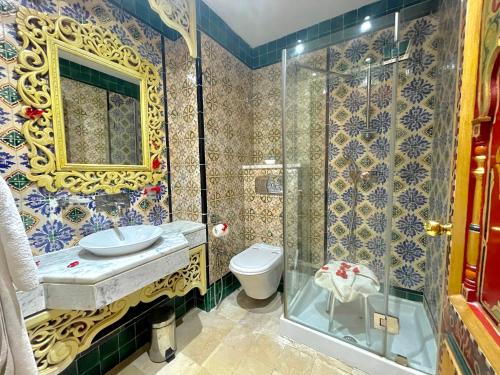 Bilik mandi di Royal Victoria - Ex British Embassy