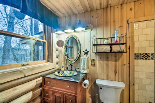La salle de bains est pourvue de toilettes, d'un lavabo et d'une fenêtre. dans l'établissement Gatlinburg Log Cabin with Hot Tub and Mtn Views!, à Gatlinburg