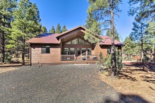 Pet-Friendly Show Low Cabin with Porch and Grill!