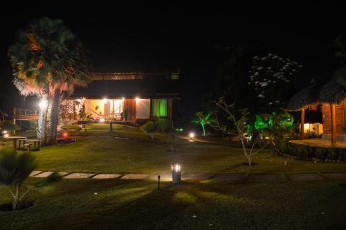 a night view of a building with green lights at Pousada Theodora in Macapá