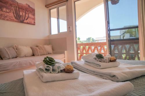 a living room with two towels and a couch at Olas de Cerritos in El Pescadero