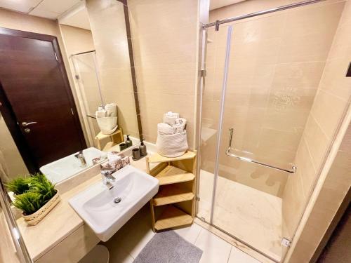Koupelna v ubytování Super Elegant studio apartment-Sparkle tower By SWEET HOMES