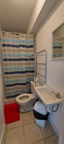 Ένα μπάνιο στο Private Cozy room with batroom in Miraflores