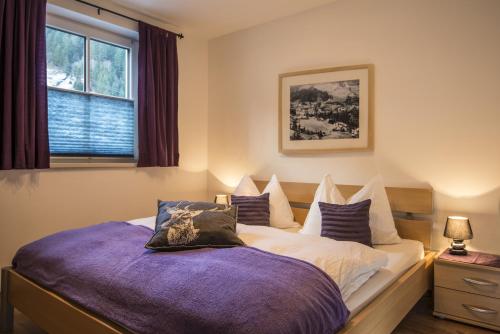 Ein Bett oder Betten in einem Zimmer der Unterkunft Apartment Gschwandtner Haus Stoareich