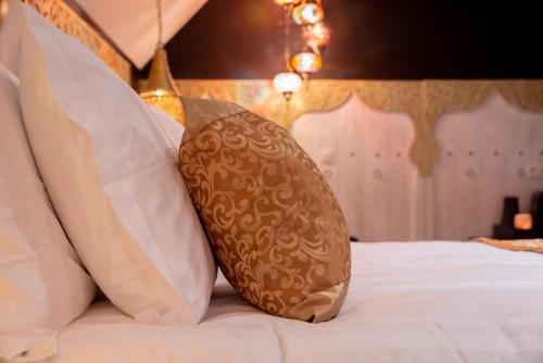a bed with two pillows on top of it at B&B 1001 nacht in Zonhoven