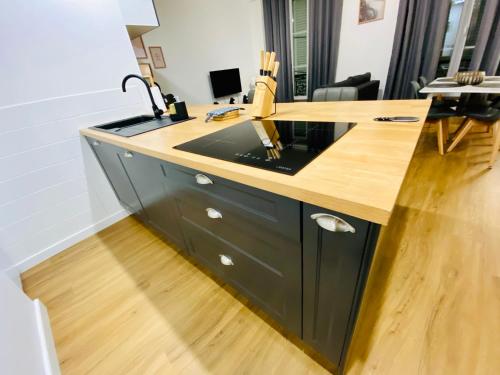 an office with a black desk with a wooden counter top at Le doux refuge - 50m2 flat in the heart of Orleans in Orléans