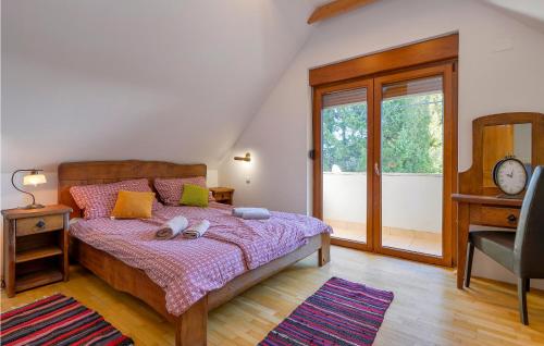Postel nebo postele na pokoji v ubytování Stunning Home In Zelezna Gora With Sauna