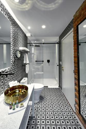 Ein Badezimmer in der Unterkunft Casa Firenza Hotel & Suites Boutique