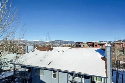 Mountain Town Living – Photos 3