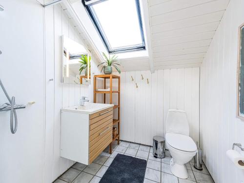 Koupelna v ubytování Holiday home Oksbøl LXXI
