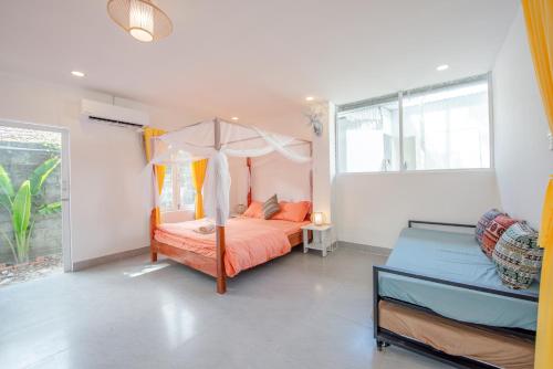 a bedroom with a bed with a canopy at Homestay Vuon Phap BMT in Buon Ma Thuot