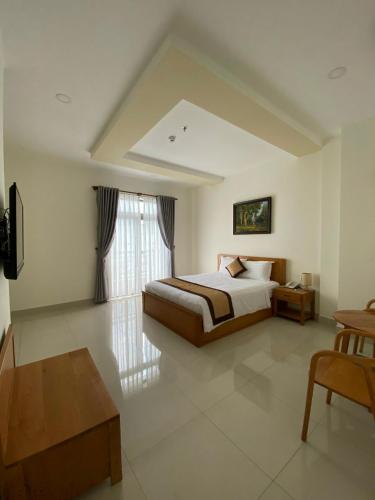 a bedroom with a bed and a large window at BĂNG BOUTIQUE HOTEL in Thu Dau Mot