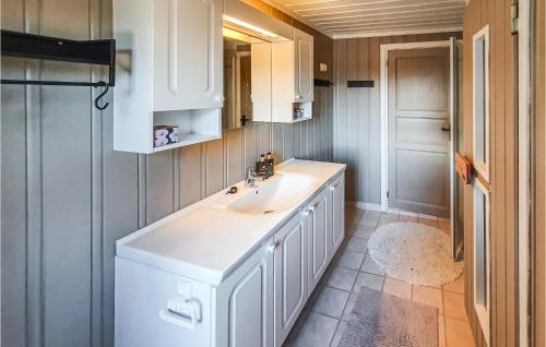 a bathroom with a white sink and a mirror at Stunning Home In Svingvoll With 3 Bedrooms And Sauna in Svingvoll