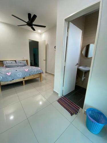 Una cama o camas en una habitación de TERATAK QASEH Meru