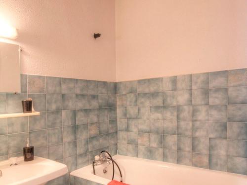 Koupelna v ubytování Appartement lumineux 2 pièces + coin montagne, 6 couchages, proche commerces et pistes - Monêtier-les-Bains - FR-1-330F-32