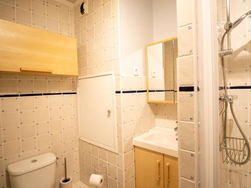 Ένα μπάνιο στο Val Thorens - Bel Appartement 4 pers, Balcon Sud, TV, Bluetooth, Cuisine Équipée, Local à Skis - FR-1-637-32