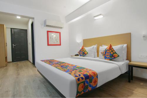 Postel nebo postele na pokoji v ubytování FabHotel Infinity Stays