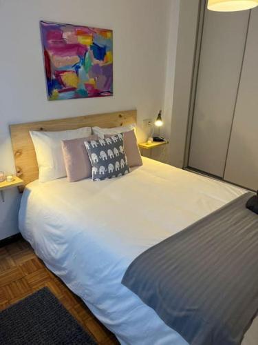 Ліжко або ліжка в номері Acogedor y soleado apartamento recién amueblado en Gijón