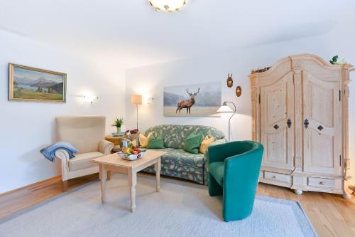 a living room with a couch and a table at Ferienwohnung Am Kienberg in Pfronten