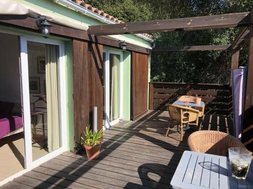 Maison de 3 chambres avec vue sur la mer jardin clos et wifi a Cargese