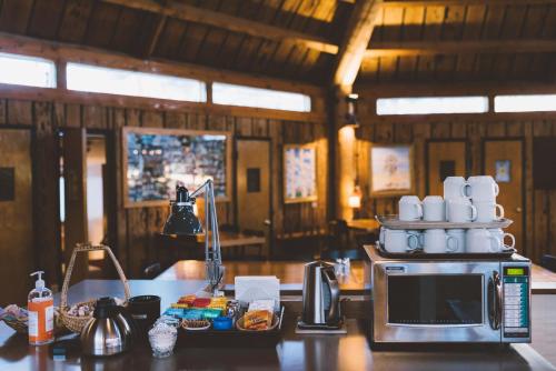 Teton Teepee Lodgeにあるコーヒーまたはお茶